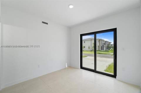 1119 NW 1st St, Florida City FL - photo 13 of 40