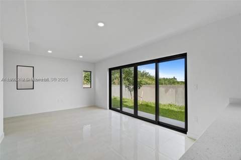 1119 NW 1st St, Florida City FL - photo 6 of 40