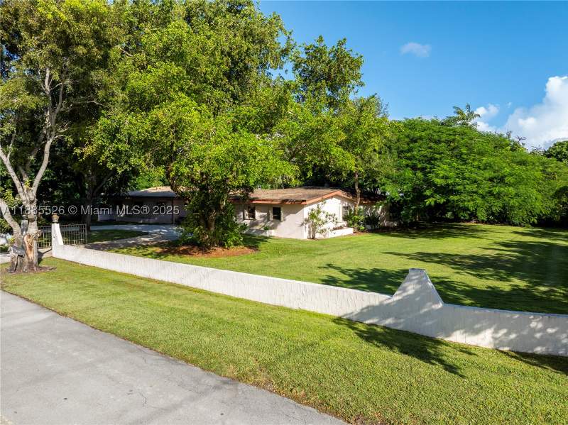 3 bedroom SingleFamilyResidence at 6201 SW 114th St, Briercliff Sub, Pinecrest — photo 5