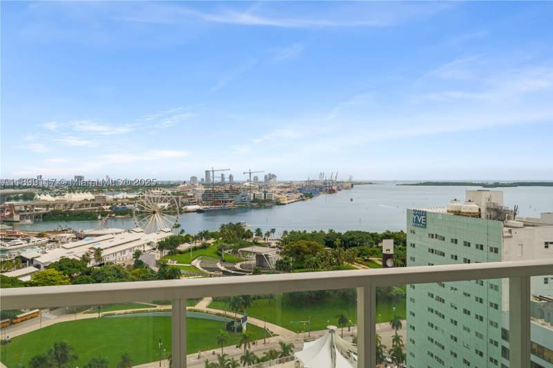 2 bedroom Condominium at 253 NE 2nd St 2003, Vizcayne South Condo, Miami — photo 2