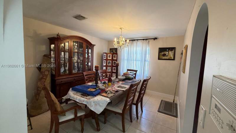 4 bedroom SingleFamilyResidence at 14713 SW 155th Pl, Oak Creek, Miami — photo 3