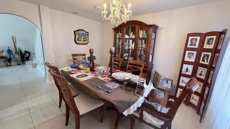 4 bedroom SingleFamilyResidence at 14713 SW 155th Pl, Oak Creek, Miami — photo 4