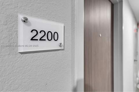 2555 Collins Ave 2200, Miami Beach FL - photo 11 of 36