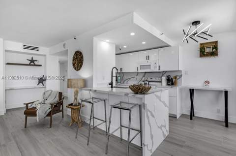 2555 Collins Ave 2200, Miami Beach FL - photo 19 of 36