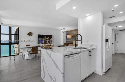 2555 Collins Ave 2200, Miami Beach FL - photo 21 of 36