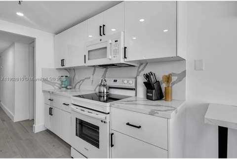 2555 Collins Ave 2200, Miami Beach FL - photo 22 of 36