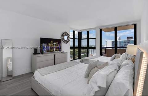 2555 Collins Ave 2200, Miami Beach FL - photo 23 of 36