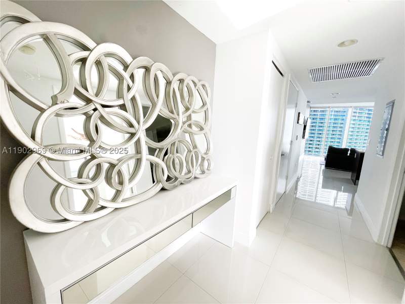 2 bedroom Condominium at 485 Brickell Ave 2602, Icon Brickell Condo No 3, Miami — photo 3