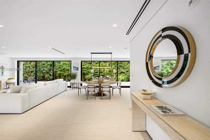 4 bedroom SingleFamilyResidence at 222 E Rivo Alto Dr, Rivo Alto Amd, Miami Beach — photo 2