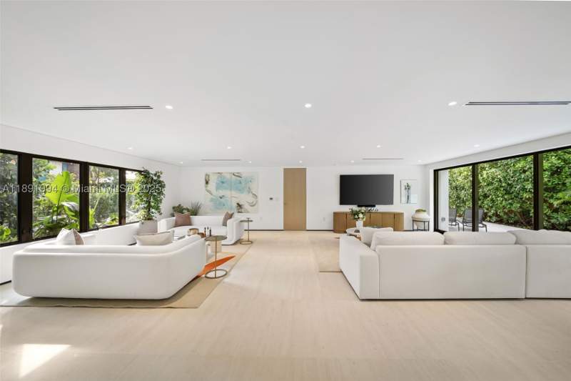 4 bedroom SingleFamilyResidence at 222 E Rivo Alto Dr, Rivo Alto Amd, Miami Beach — photo 3