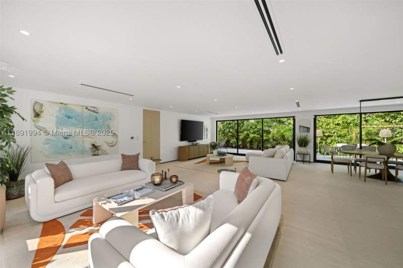 4 bedroom SingleFamilyResidence at 222 E Rivo Alto Dr, Rivo Alto Amd, Miami Beach — photo 4