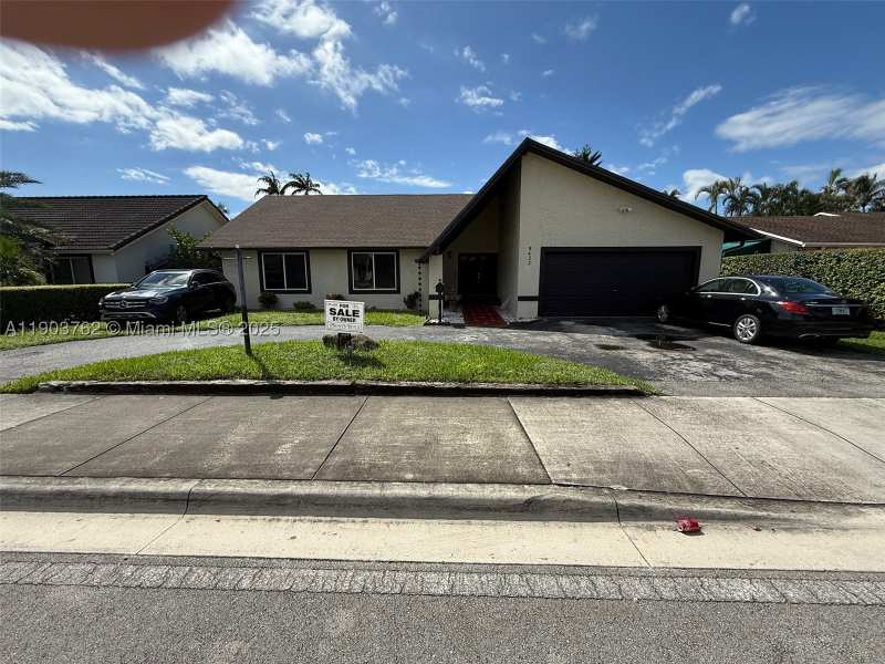 3 bedroom SingleFamilyResidence at 9422 SW 127th Ave, 2nd Addn To Calusa Club E, Miami — photo 1