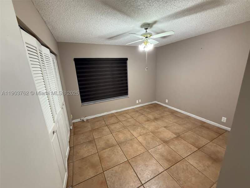 3 bedroom SingleFamilyResidence at 9422 SW 127th Ave, 2nd Addn To Calusa Club E, Miami — photo 3