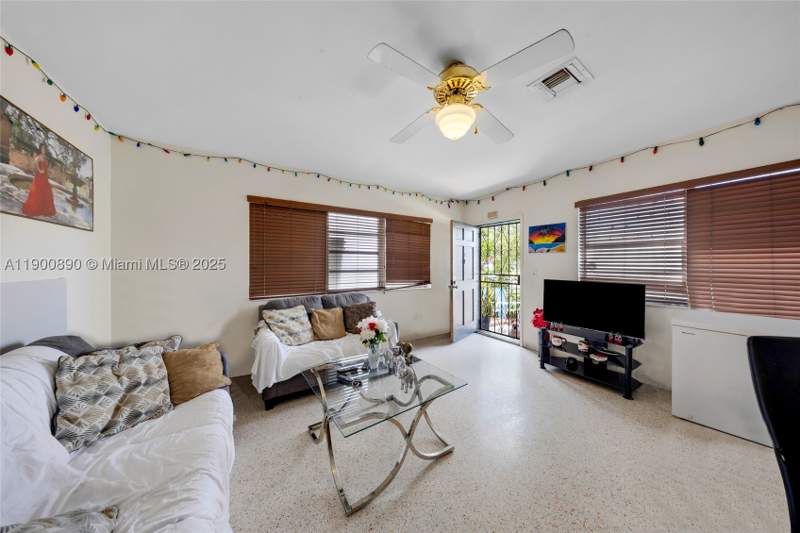 3 bedroom SingleFamilyResidence at 1515 NW 33rd Ave, Grapeland Heights, Miami — photo 4