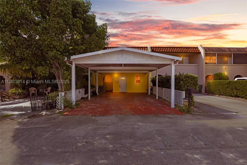 2 bedroom Townhouse at 7144 W 2nd Ln, First Addn To Palm Spring, Hialeah — photo 2