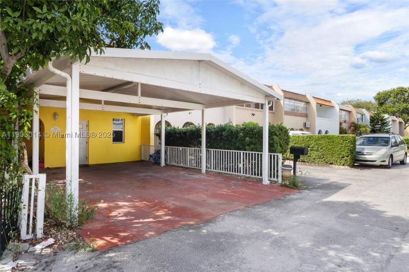 2 bedroom Townhouse at 7144 W 2nd Ln, First Addn To Palm Spring, Hialeah — photo 3
