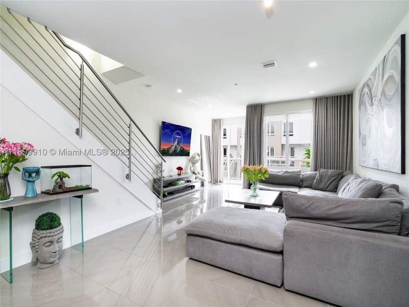 4 bedroom Condominium at 10245 NW 63rd Ter 206, Landmark At Doral Condo N, Doral — photo 3