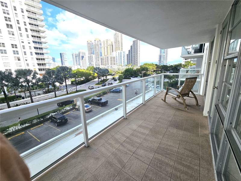 2 bedroom Condominium at 230 174th St 409, Winston Tower 300 Condo, Sunny Isles Beach — photo 3