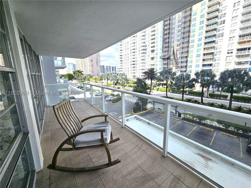2 bedroom Condominium at 230 174th St 409, Winston Tower 300 Condo, Sunny Isles Beach — photo 4