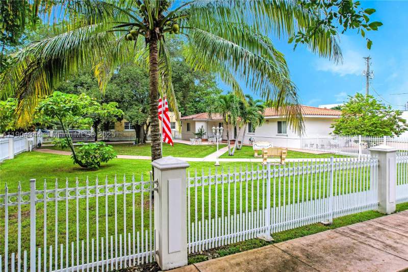 4 bedroom SingleFamilyResidence at 1407 San Marco Ave, C Gab Granada Sec Rev, Coral Gables — photo 3