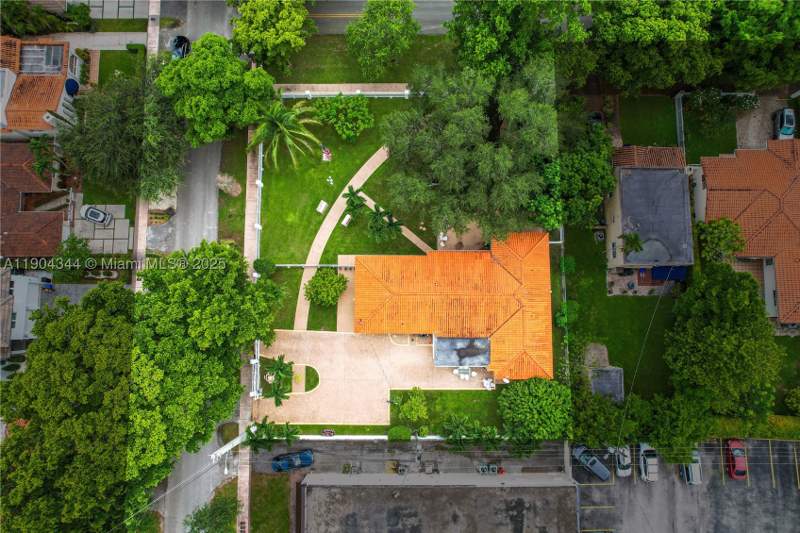 4 bedroom SingleFamilyResidence at 1407 San Marco Ave, C Gab Granada Sec Rev, Coral Gables — photo 4