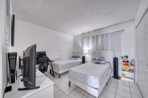 2612 W 54th Place Unit 204, Hialeah FL - photo 15 of 22