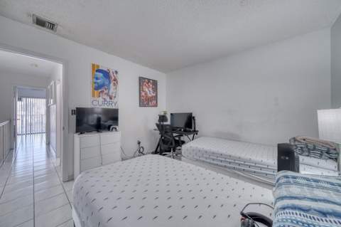 2612 W 54th Place Unit 204, Hialeah FL - photo 16 of 22