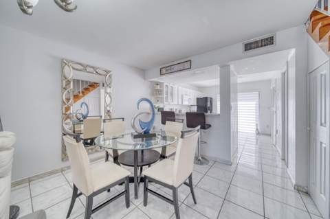2612 W 54th Place Unit 204, Hialeah FL - photo 6 of 22