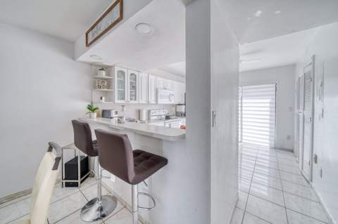 2612 W 54th Place Unit 204, Hialeah FL - photo 7 of 22