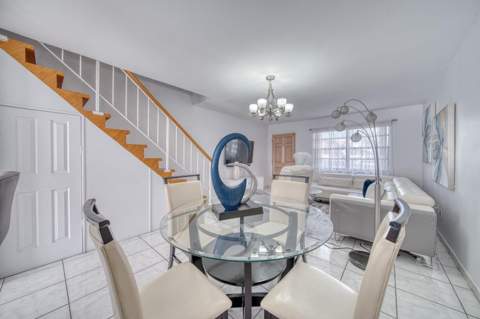 2612 W 54th Place Unit 204, Hialeah FL - photo 9 of 22