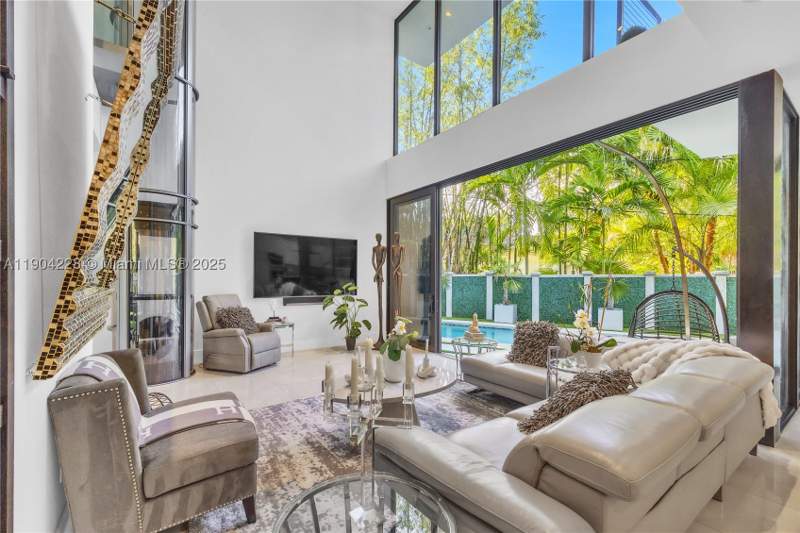 5 bedroom SingleFamilyResidence at 3764 Carmen Ct, Four-Way Lodge Estates, Miami — photo 3