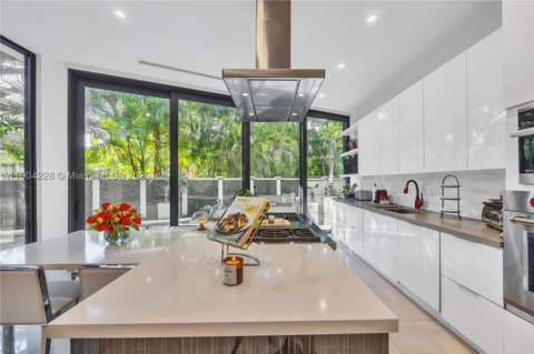 3764 Carmen Ct, Miami FL - photo 8 of 55