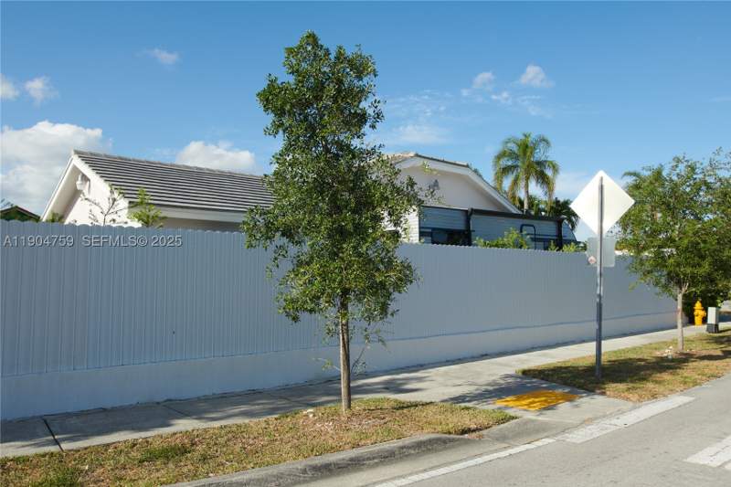 5 bedroom SingleFamilyResidence at 2980 SW 141st Ct, Alligator Sub, Miami — photo 4