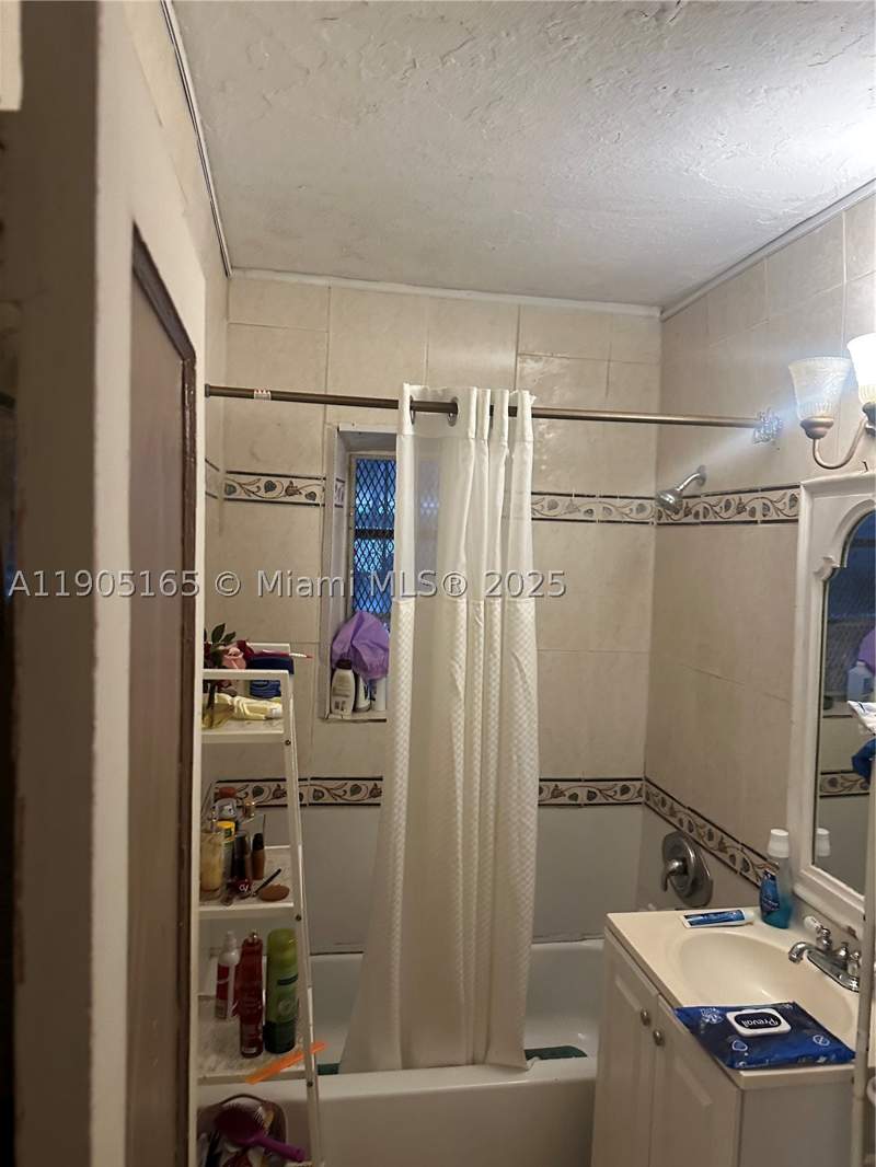 3 bedroom SingleFamilyResidence at 12240 NW 13th Ave, Sunkist Grove, North Miami — photo 3