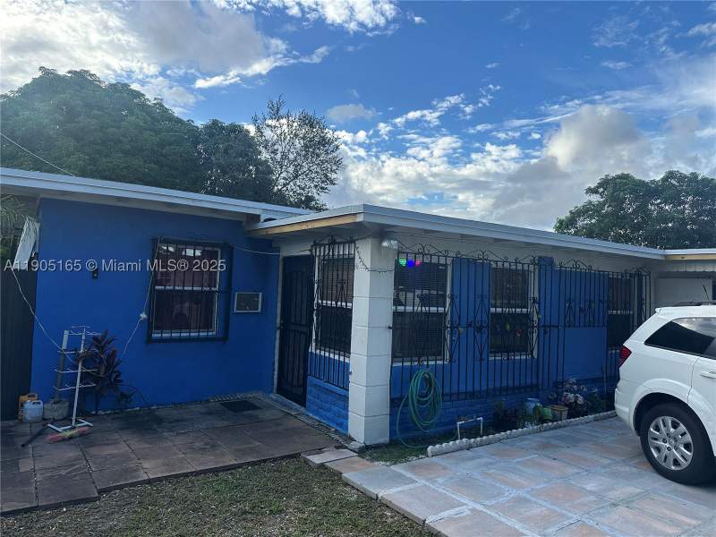 3 bedroom SingleFamilyResidence at 12240 NW 13th Ave, Sunkist Grove, North Miami — photo 4