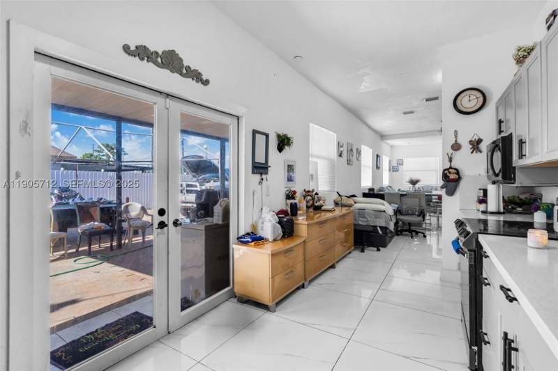 4 bedroom SingleFamilyResidence at 3166 NW 102nd St, The Tropics Amd, Miami — photo 3