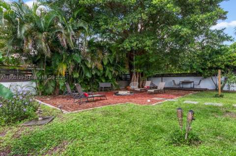 402 NW 102nd St, Miami FL - photo 8 of 26