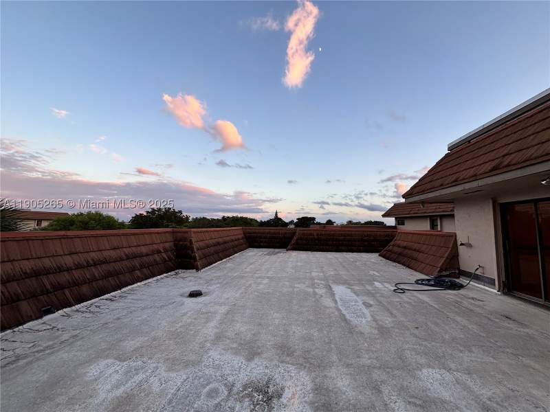 2 bedroom Condominium at 461 Ives Dairy Rd 402-2, Summertree Vilg Calif Cl, Miami — photo 2