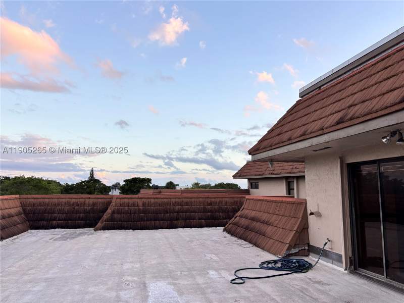 2 bedroom Condominium at 461 Ives Dairy Rd 402-2, Summertree Vilg Calif Cl, Miami — photo 5