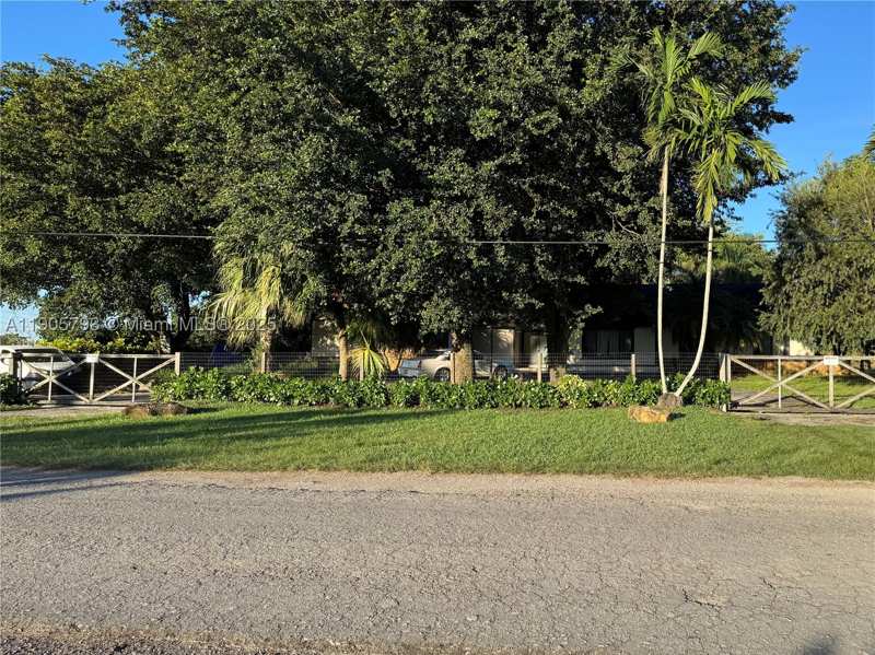4 bedroom SingleFamilyResidence at 18750 SW 207th Ave, Redlands, Miami — photo 1