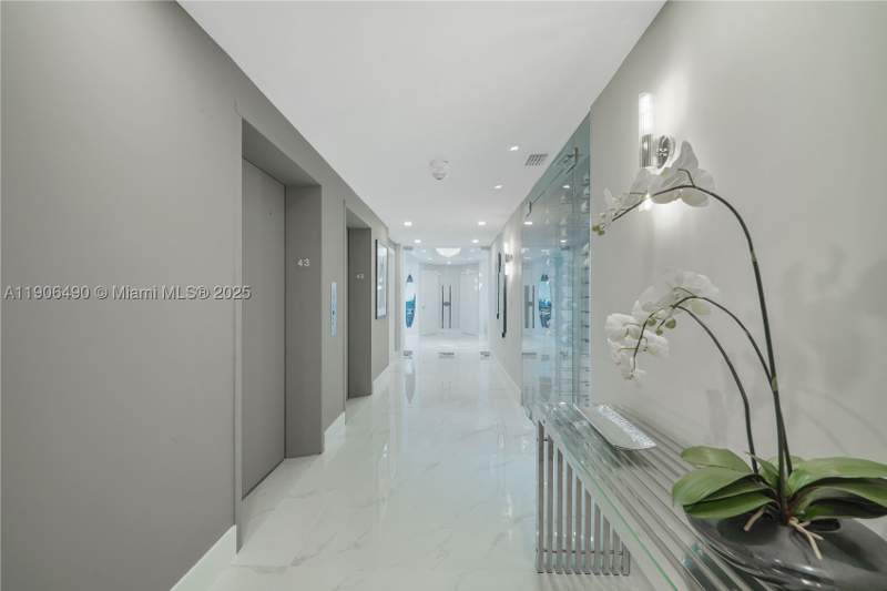 3 bedroom Condominium at 300 S Pointe Dr 4306, Portofino Tower Condo, Miami Beach — photo 2