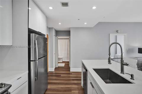 7601 E Treasure Dr Ph102, North Bay Village FL - photo 7 of 44