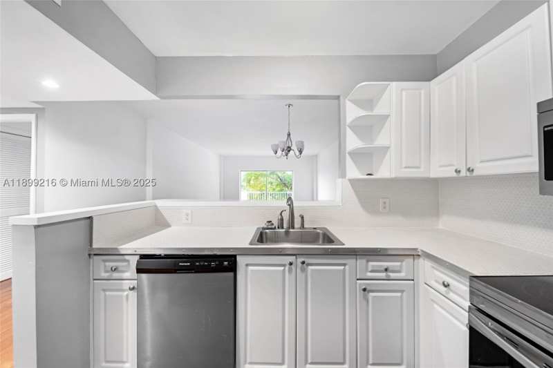 1 bedroom Condominium at 1455 N Treasure Dr 3K, Island Place At North Bay, North Bay Village — photo 1