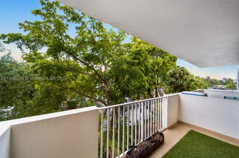 1455 N Treasure Dr 3K, North Bay Village FL - photo 14 of 32