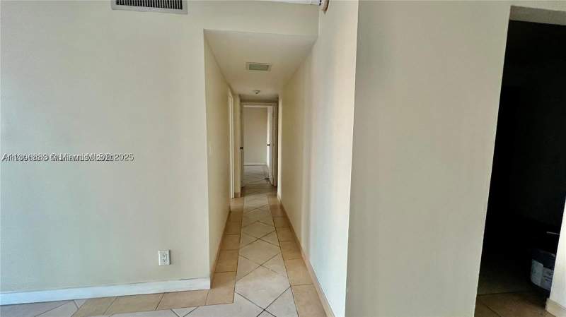2 bedroom Condominium at 100 Bayview Dr 607, Arlen House East Condo, Sunny Isles Beach — photo 4
