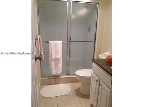 100 Bayview Dr 607, Sunny Isles Beach FL - photo 6 of 11