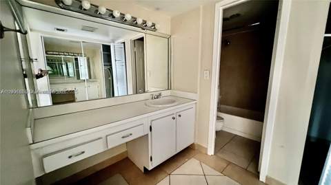 100 Bayview Dr 607, Sunny Isles Beach FL - photo 9 of 11