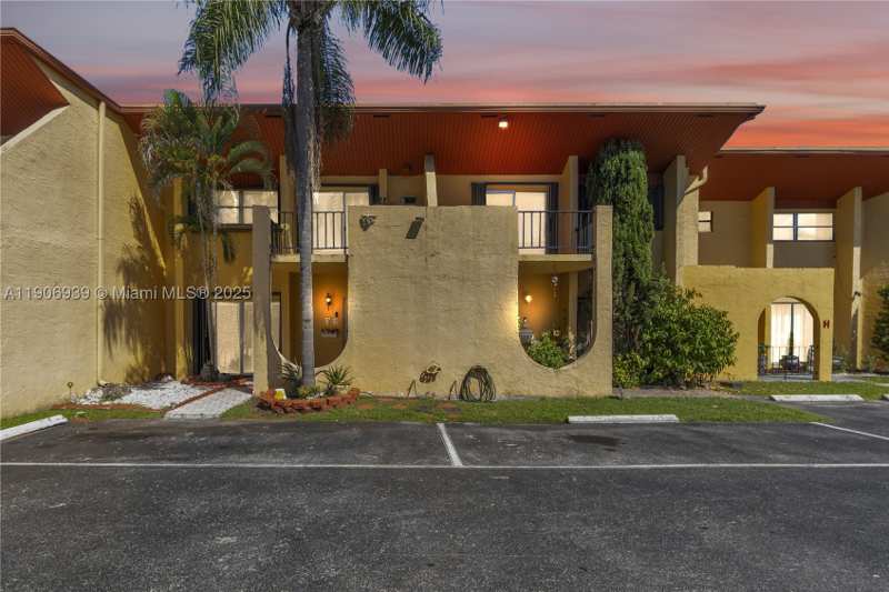 3 bedroom Townhouse at 13715 SW 84th St F, Taracoma Townhomes Condo, Miami — photo 1