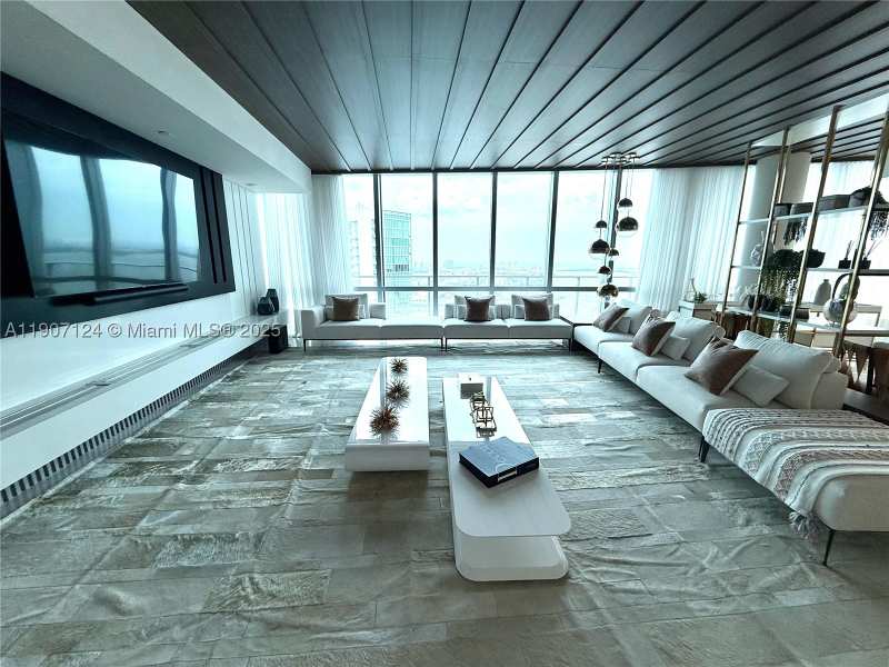 5 bedroom Condominium at 851 NE 1st Ave 4811, Paramount Miami Worldcent, Miami — photo 1