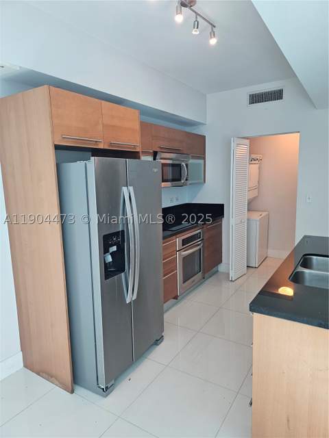 244 Biscayne Blvd 908, Miami FL - photo 9 of 42